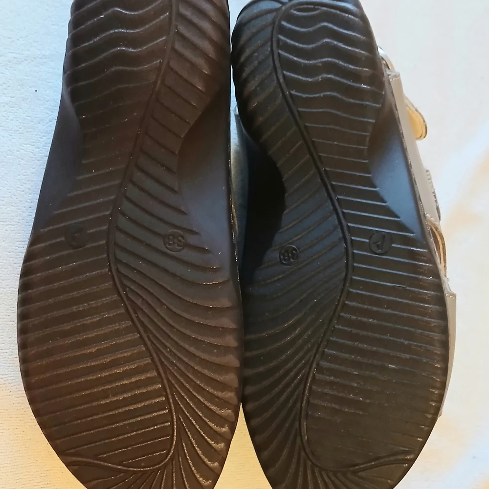 Comfort Sandals - Picture 4 of 6